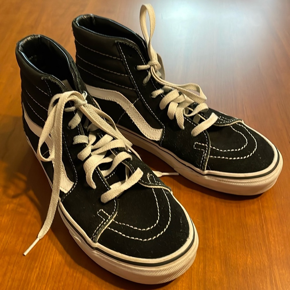 VANS Sk8-Hi Black & White Shoes US Men 6.5, 
US Women 8.0, UK 5.5, EUR 38.5